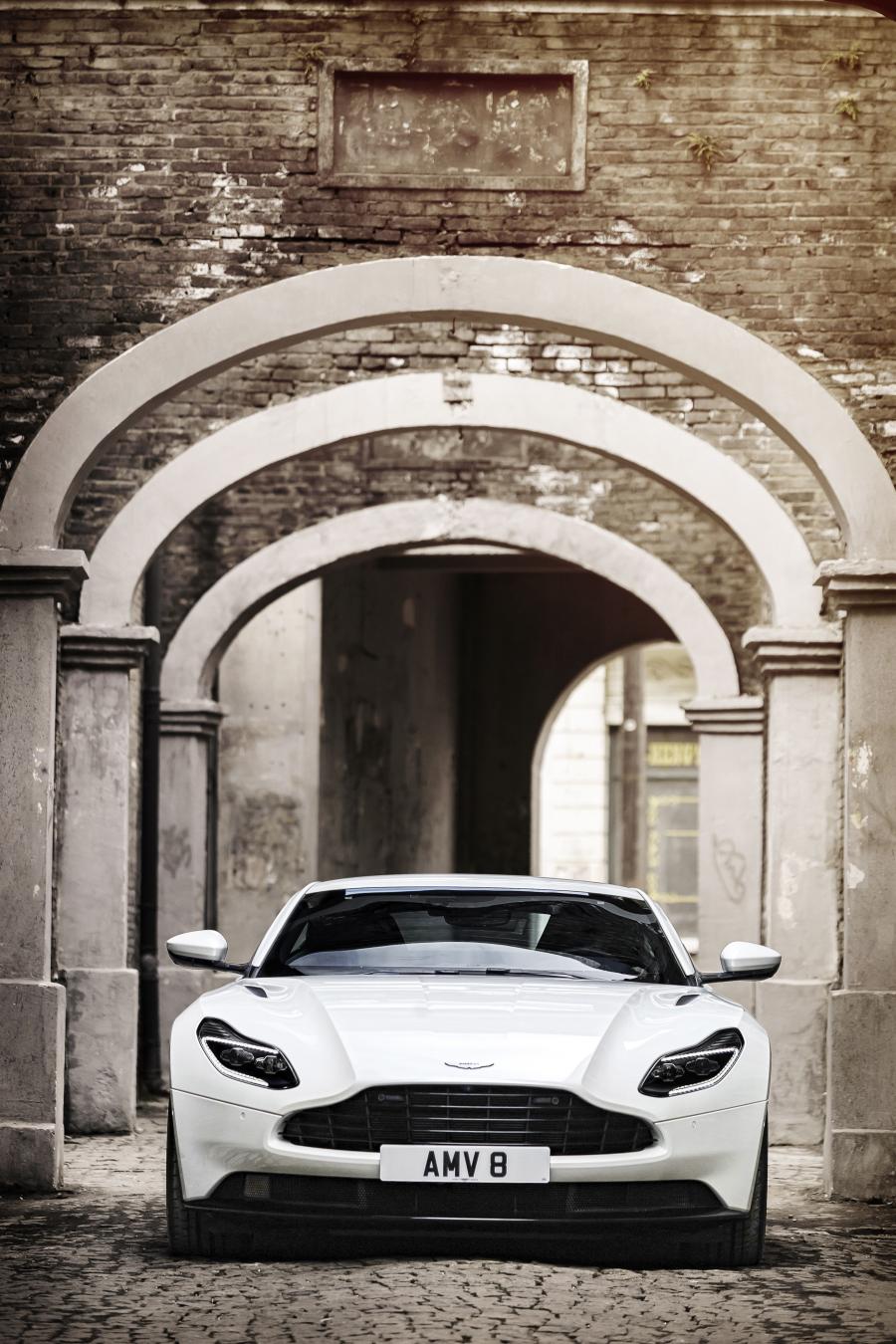 Aston Martin DB11 V8 2017 года  (WW) (фото 16 из 25)